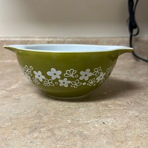 Crazy daisy pyrex mixing bowl